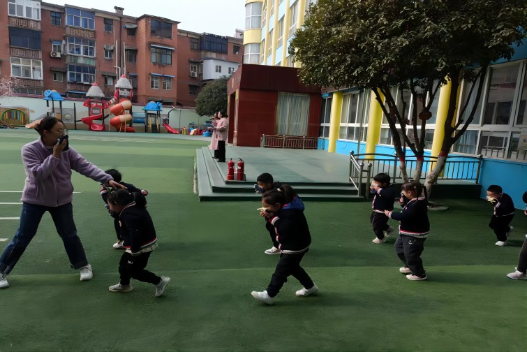 消防进校园，普及消防安全常识